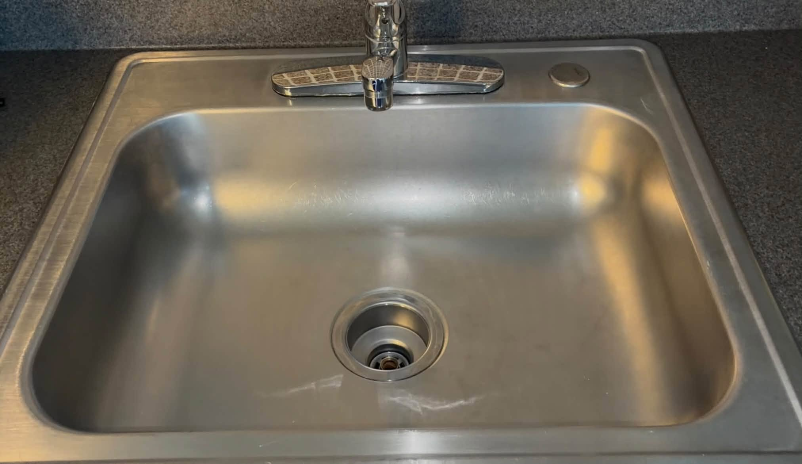 Sink after cleaning